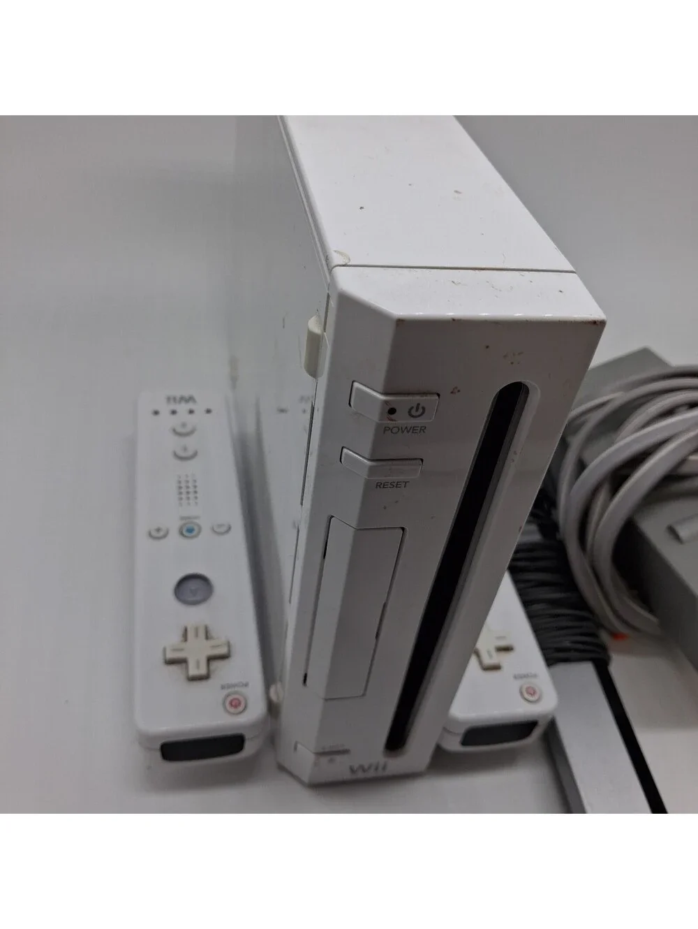 Nintendo Wii Console Bundle 2 Wii Remotes Sensor Bar Power Supply Stand White